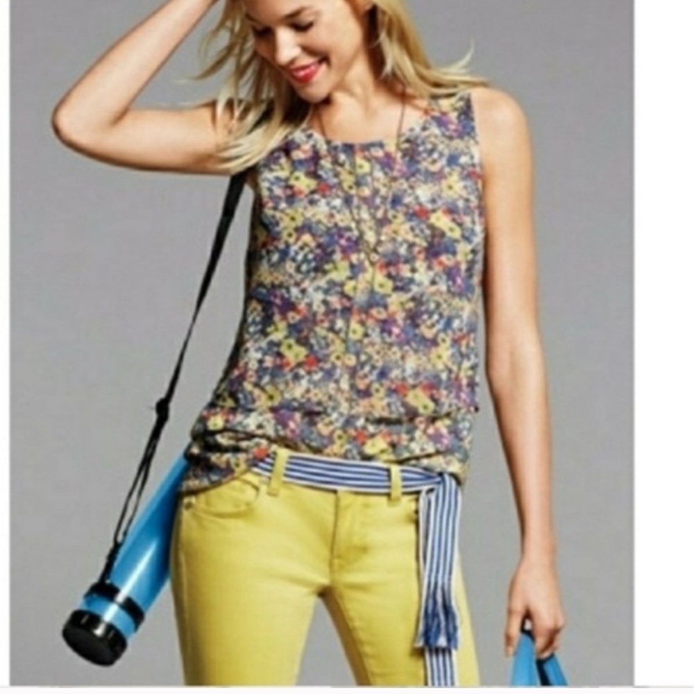 CAbi Floral Sleeveless Shell in Navy Multi